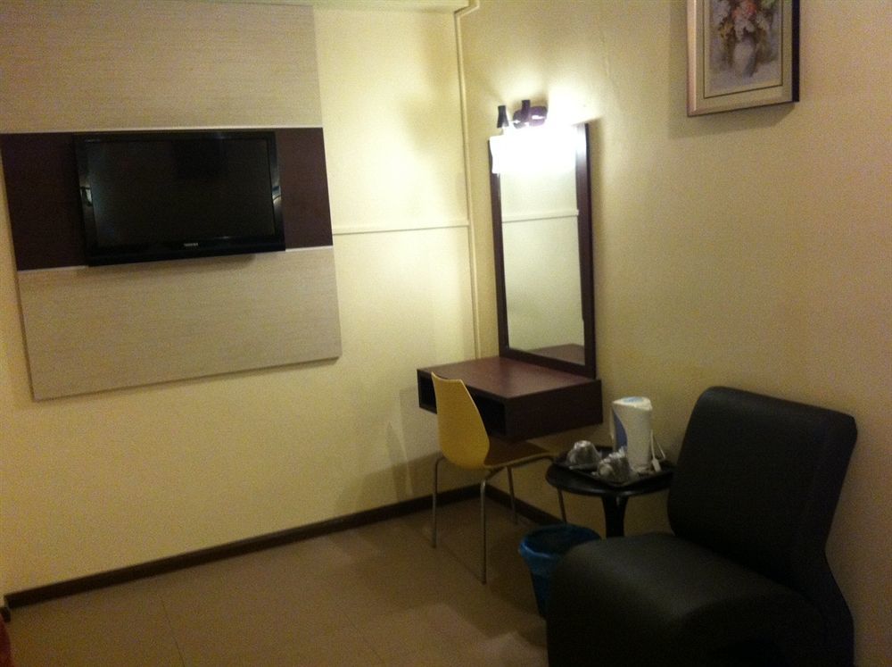 City Inn Кучінг Екстер'єр фото