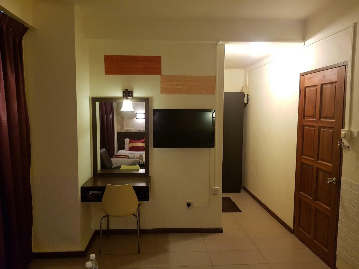 City Inn Кучінг Екстер'єр фото